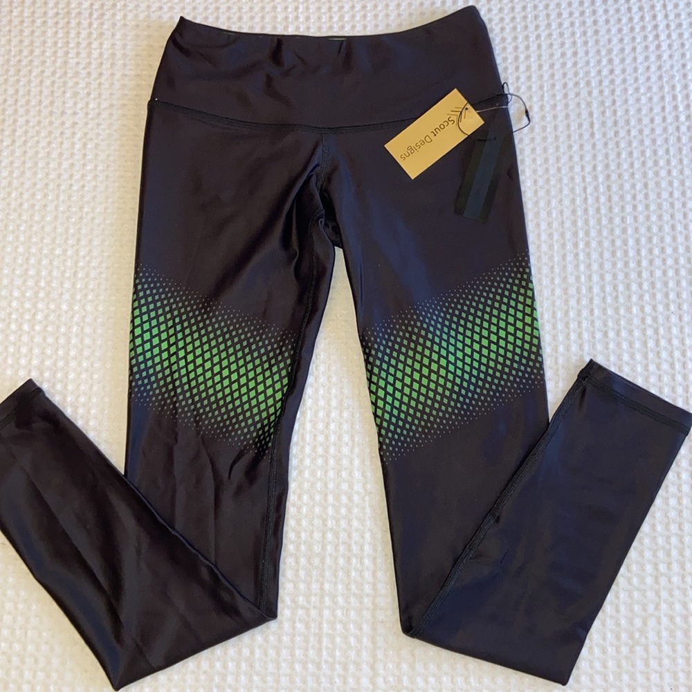 NEW! $78 SCOUT DESIGNS Size MEDIUM Black Leggings Green Geometric Dots Stripes